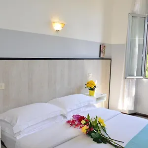  Hotel New Italy